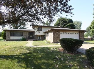 745 Crest Ave, Schaumburg, IL 60193