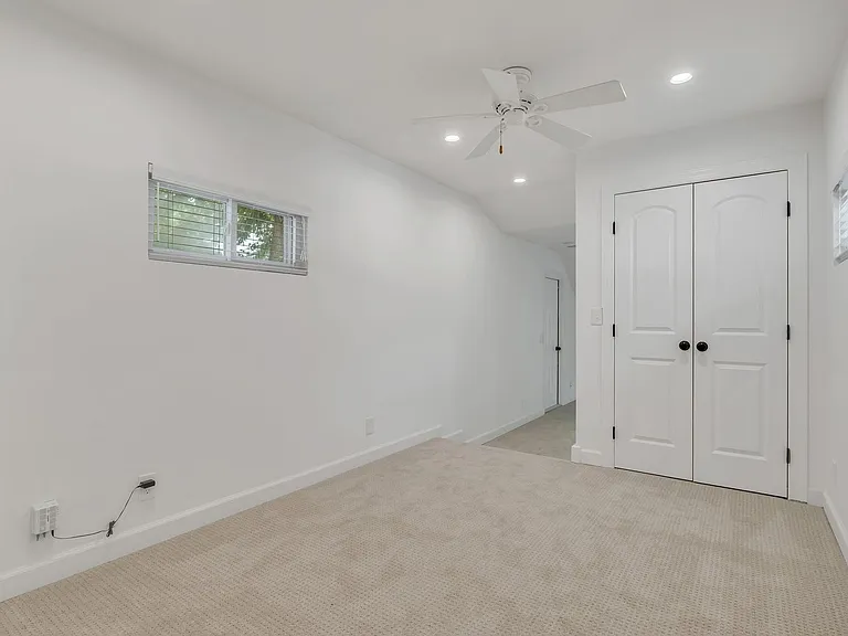 221 Adams Ct — Photo 34