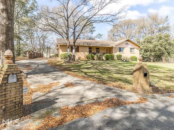 2nd image of 3004 Marilyn Dr