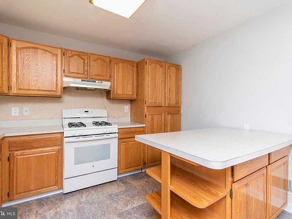 4th image of 44 Barbara Lee Dr