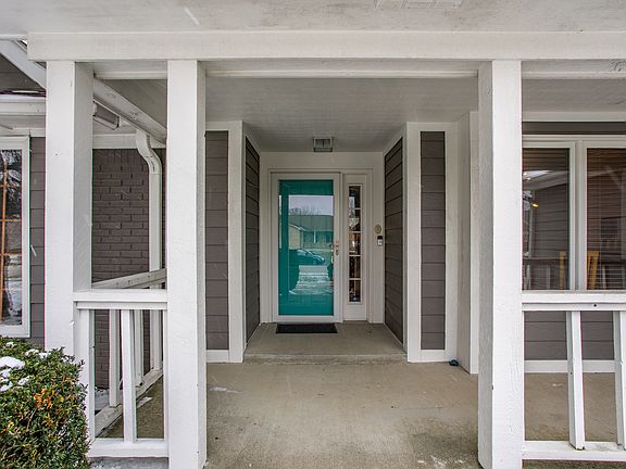4th image of 425 Savannah Ln