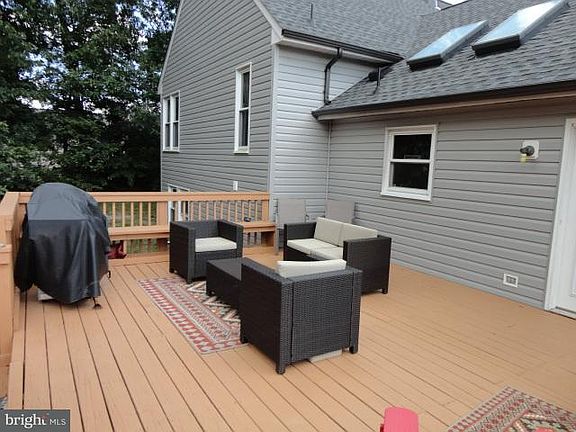 4th image of 121 Cobblers Ct