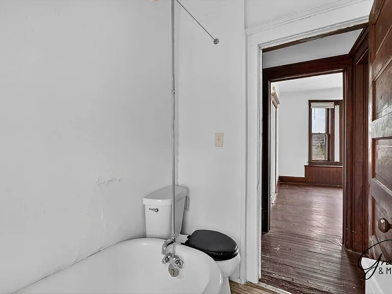 127 W Buena Vis — Photo 18
