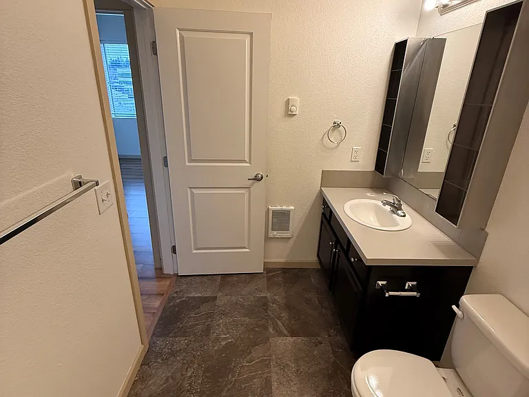 406 Legion Way Southeast — Photo 5