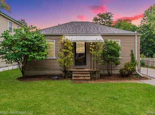 22712 Power Rd, Farmington, MI 48336