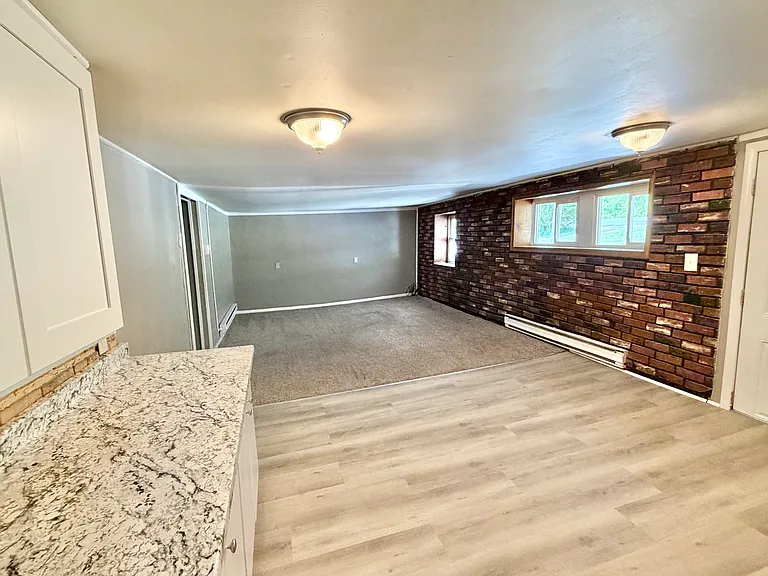 2570 Sanger Ln #C — Photo 2