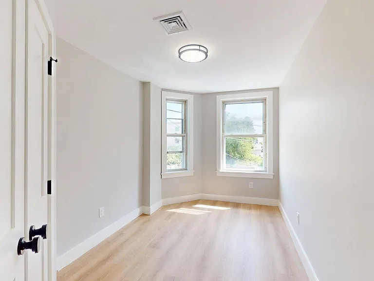 8 Curtis St #2 — Photo 4