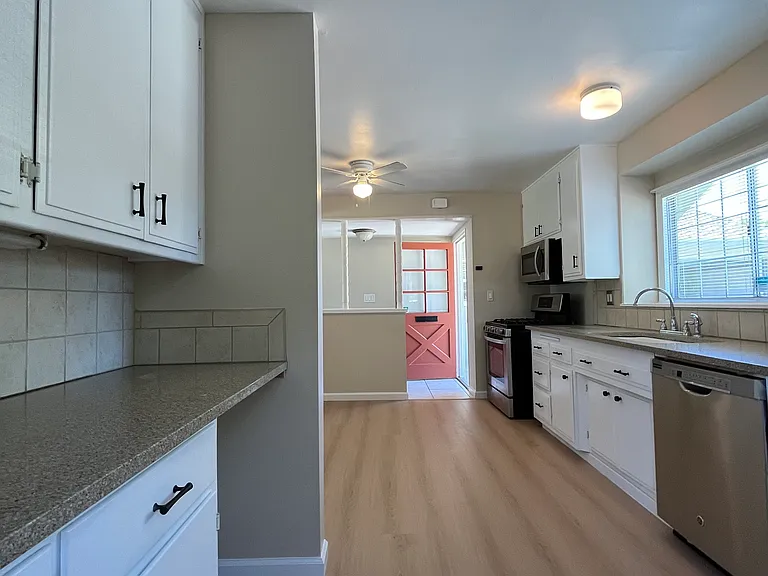 5564 Yale Dr — Photo 11
