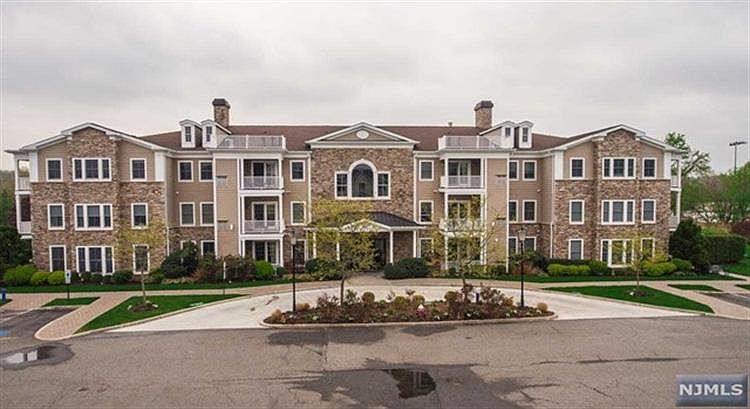 1st image of 5 Tenakill Park Dr E #110-1L