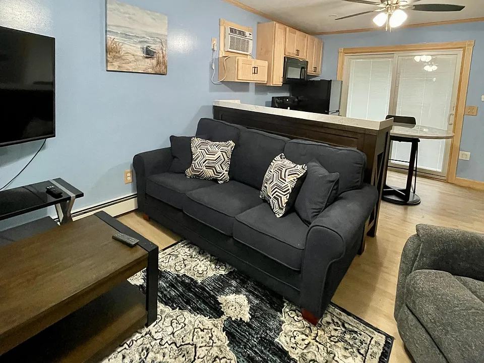 933 Ocean Blvd #24