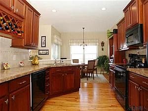 2nd image of 6 Hampton Cir