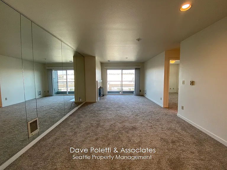 1504 Aurora Ave N #207 — Photo 5