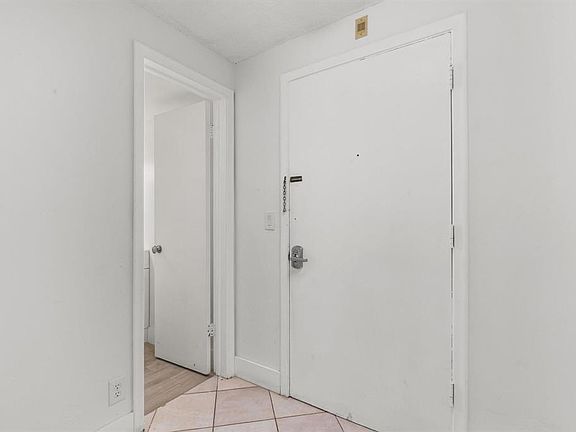 5th image of 418 S CYPRESS Road #106