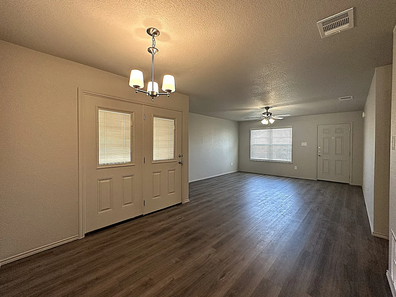 3 bed, 1122 sqft, $1,350 — Photo 4