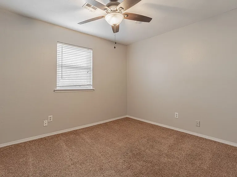 821 Peregrine Dr — Photo 31