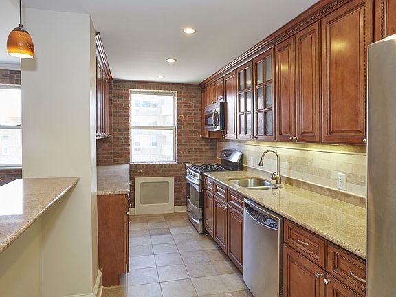 3rd image of 3725 Henry Hudson Pkwy APT 9A