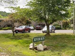 220 Main St APT 10D, New Hartford, CT 06057