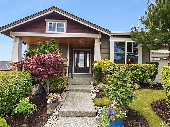 Landscapes are all maintained by the HOA ($155/mo)