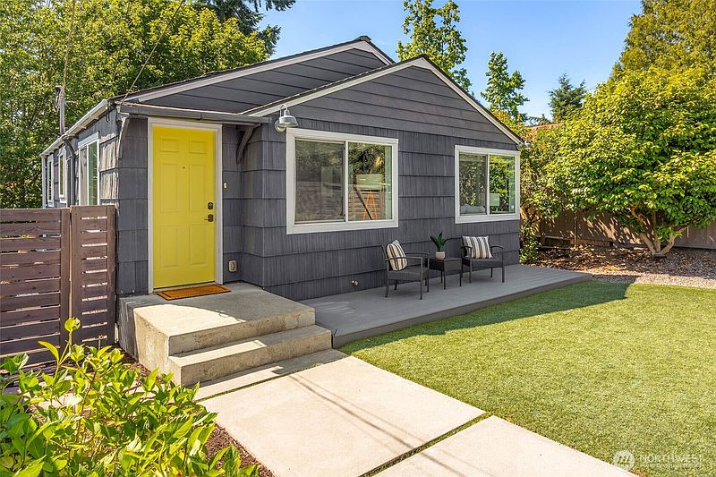 3rd image of 10025 Ashworth Avenue N
