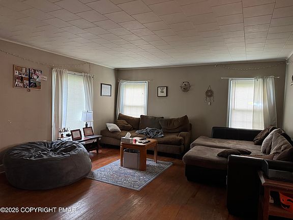 3rd image of 122 Ransberry Ave