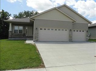 1508 Algonquin Dr, Cedar Falls, IA 50613