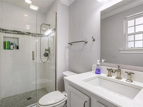 2nd image of 1201 Belmont Pl