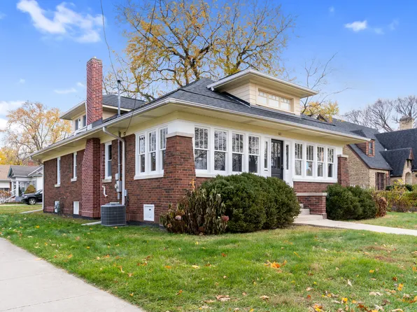 407 N Liberty St, Elgin, IL 60120