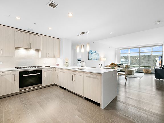 4th image of 30 Melrose Ter Unit 408