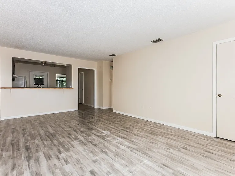 620 Emerald Ave #1 — Photo 5