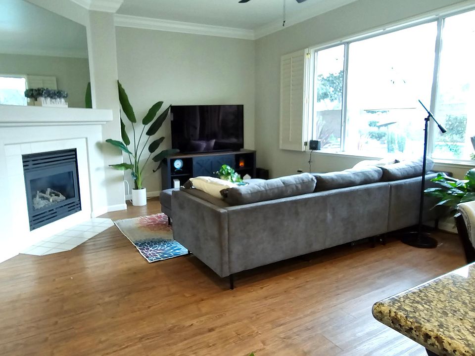 1st image of 3276 Stonehurst Dr