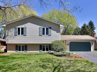 2974 Beebe Pkwy N, Maplewood, MN 55109