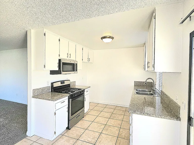 Beach Walk Apartments — Photo 11