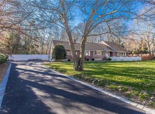 38 Bunkerhill Dr, Huntington, NY 11743