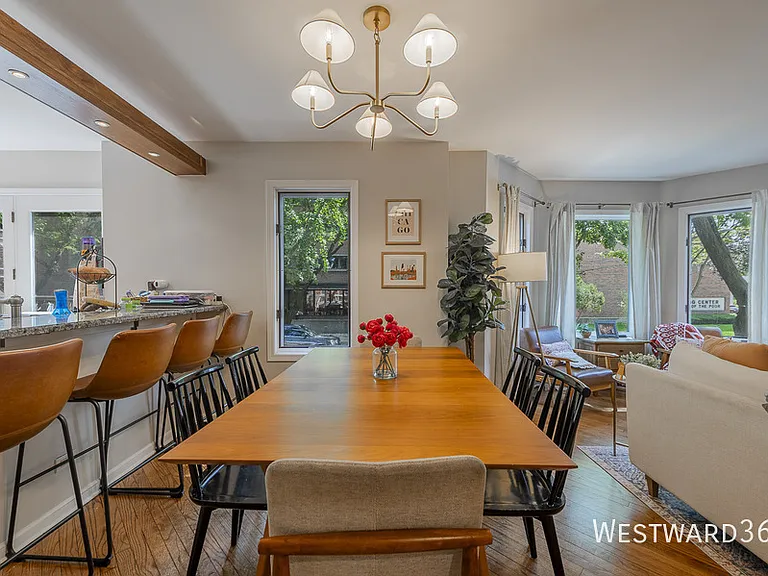 2336 N Lakewood Ave — Photo 7