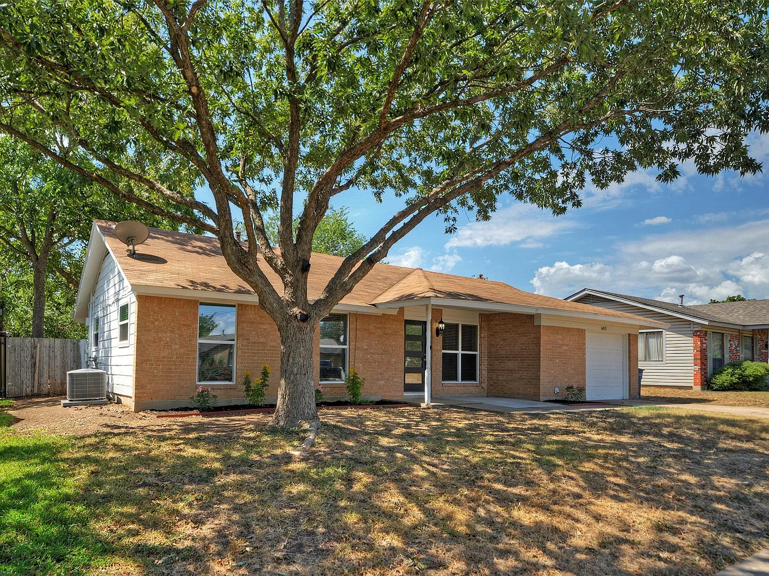 3 bed, 2.0 bath, 1181 sqft, $2,100 — Photo 1
