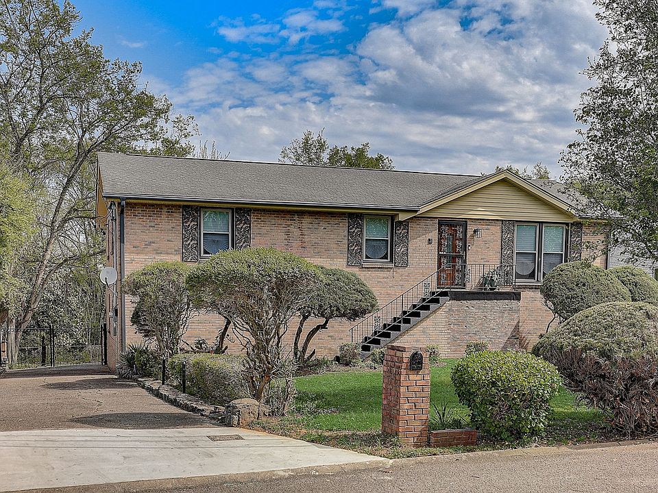 1st image of 733 Roman Dr