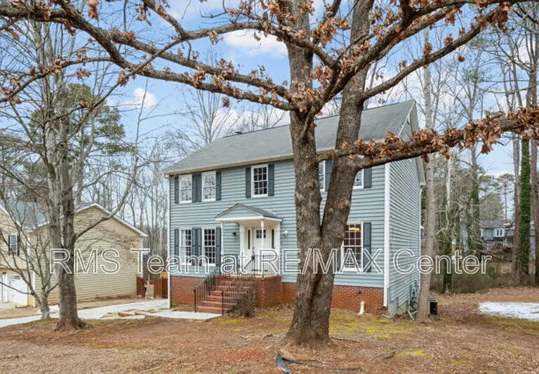 320 Saint Simons Cv — Photo 1