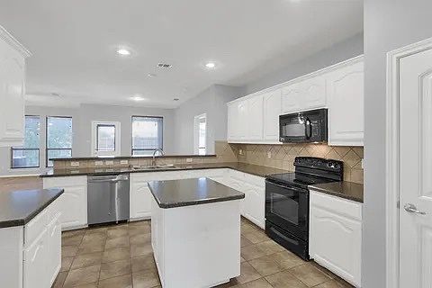 5th image of 3317 Hornbeam St