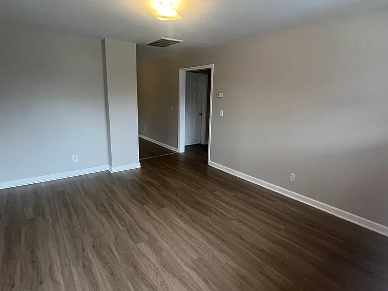 733 S Main St #4 — Photo 2