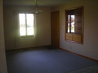 5th image of 245 Earl St