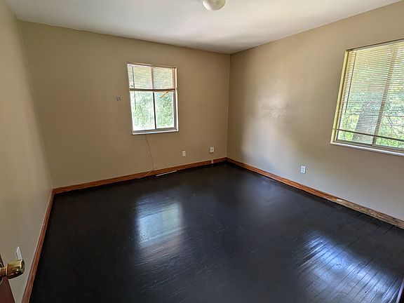 4th image of 2421 29th St W APT J