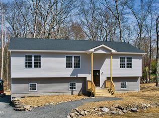 258 Water Forest Dr, Milford, PA 18337