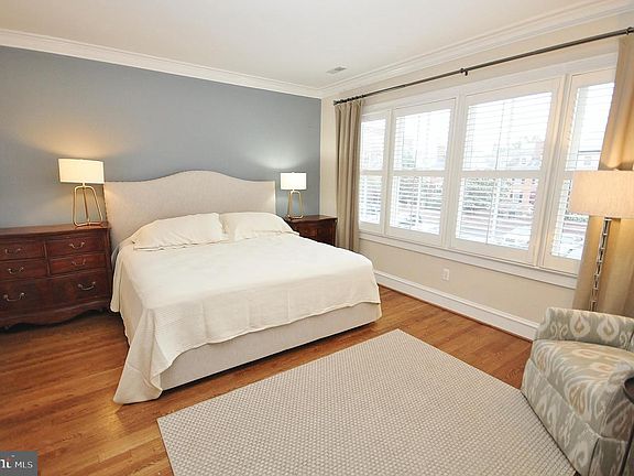 3rd image of 118 Queen St