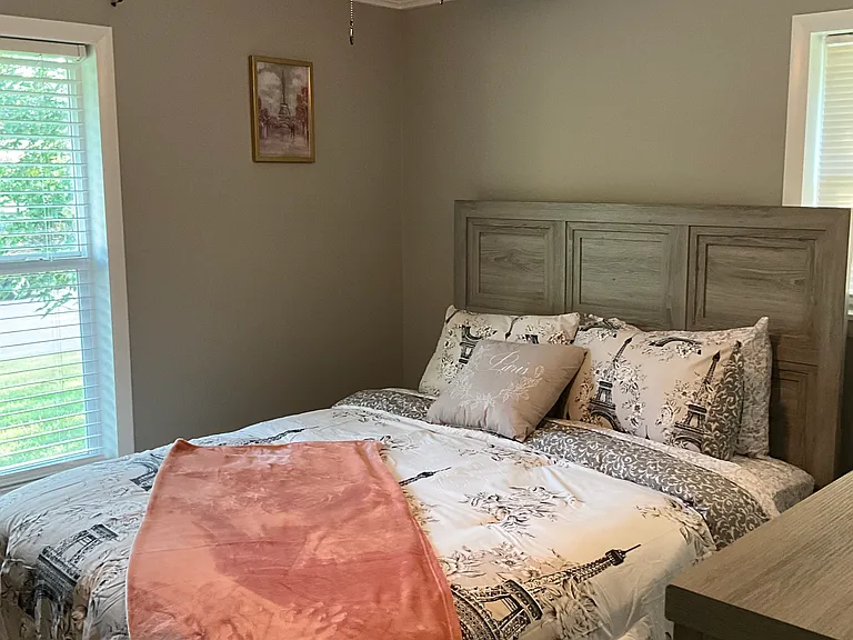 2308 Redbud Ln — Photo 5
