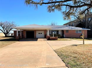1804 N Main St, Shamrock, TX 79079