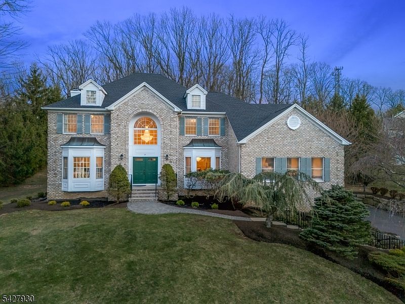 1st image of 34 Arnold Dr