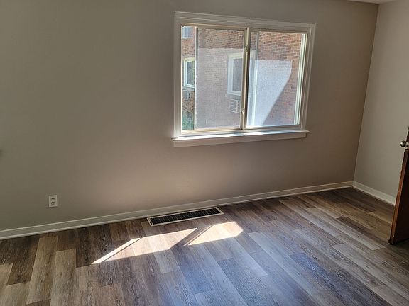 3rd image of 2549 Dewey Ave #49-41