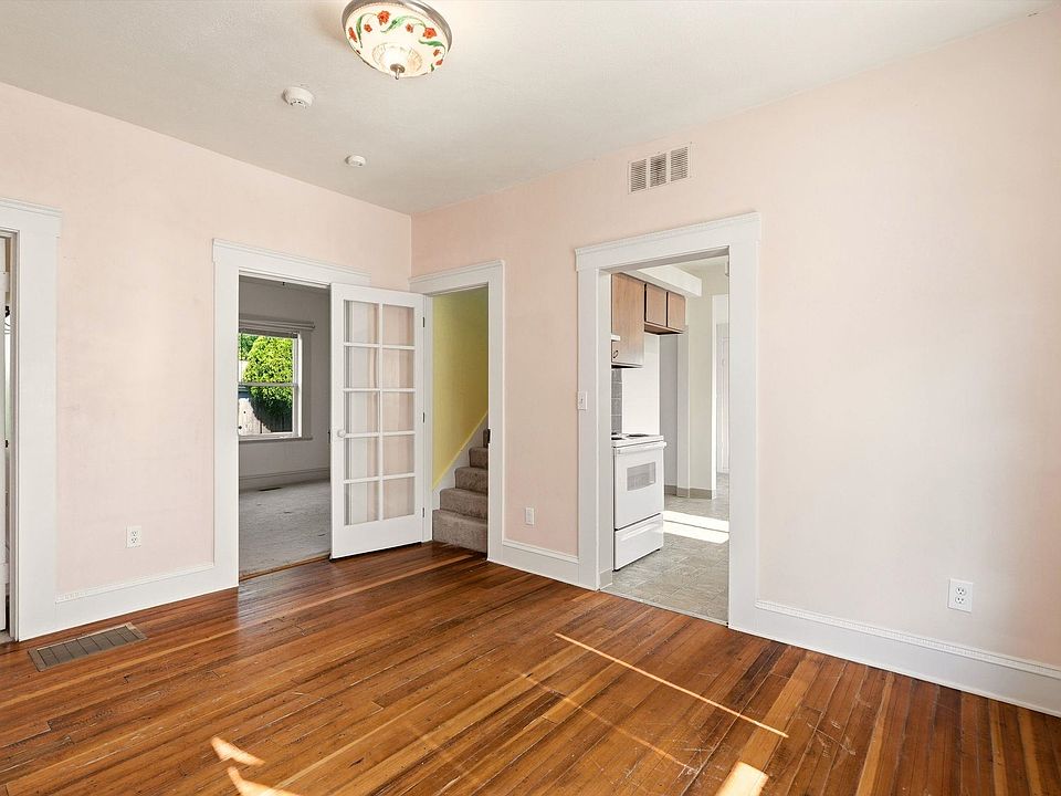 8th image of 817 E Wabash Ave