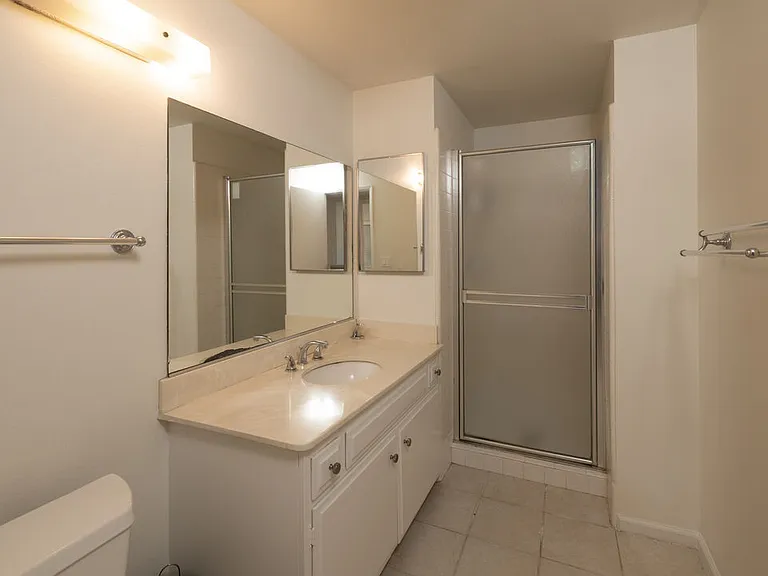 3102 Granville Ave — Photo 23