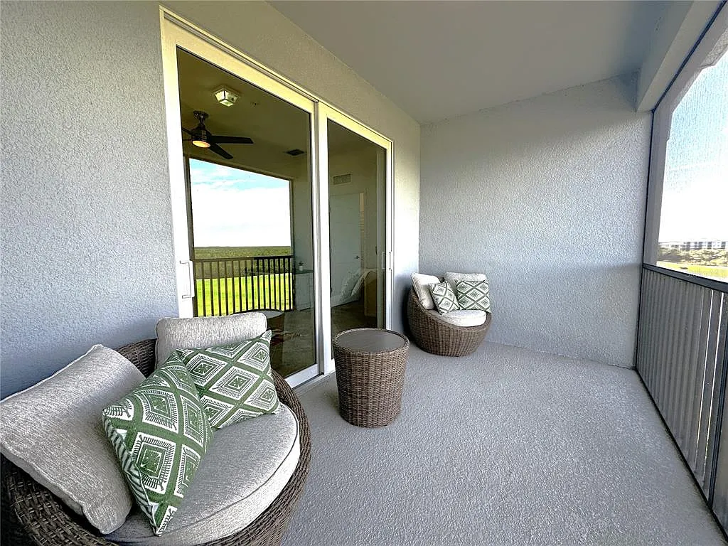 2 bed, 2.0 bath, 1120 sqft, $6,000 — Photo 3